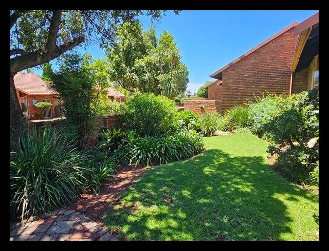 2 BEDROOM TOWNHOUSE FOR SALE IN BIRCHLEIGH NORTH